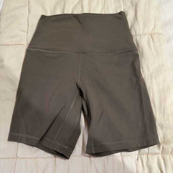 Align High Rise Short - Picture 2 of 5